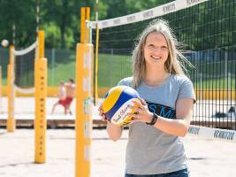 Nina Schels' turn to service