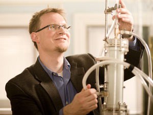 Martin Saar, an Earth sciences faculty member, and graduate student Jimmy Randol