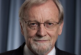 the Hon Gareth Evans AC Q.