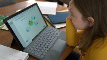 Parents 'should be paid for lockdown learning'