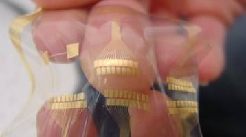 St�phanie Lacour receives the Zonta award.