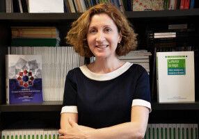 Politics - Researcher Carolina Moreno calls for official science communication to counter disinformation in critical periods - UV Researcher Carolina Moreno calls for official science communication to counter d