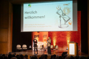 Review: Life in the space-time continuum. All about biological clocks in time and off the beat