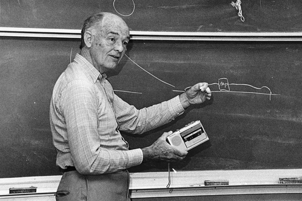 Robert Helliwell, an emeritus professor of electrical engineering, was remembere