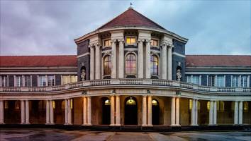 Semester start at Universit�t Hamburg postponed until 20 April