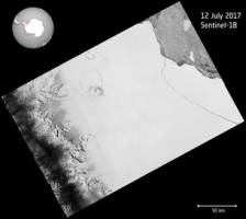 Sentinel satellite captures birth of behemoth iceberg
