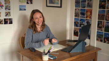 She combines a digital study programme with a dance career: 'I love the freedom