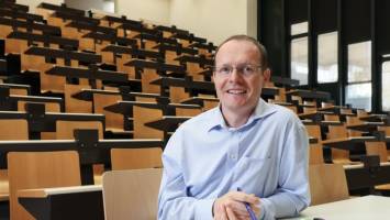 Simone Deparis rewarded for his flipped classroom