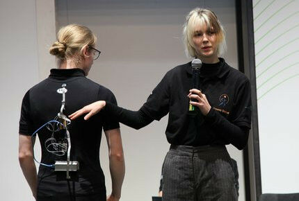 Emma Stolpe presents the intelligent T-shirt at the world's leading electro