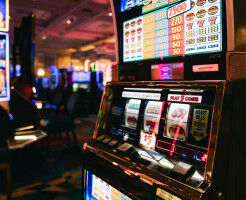 Study�links higher concentration of pokie�machines to�increase�in family and dom
