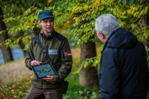Studying plant seasonality with the help of rangers