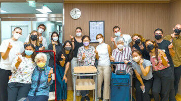 Switzerland-Korea exchange students test solutions for seniors