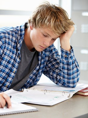 Teenagers who go to bed late during the school year found to be struggling acade