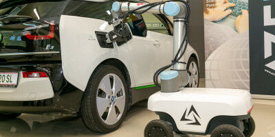 The Mobile Robot that Charges the E-Car