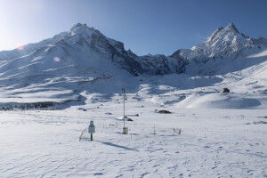 The tipping of the last resilient glaciers