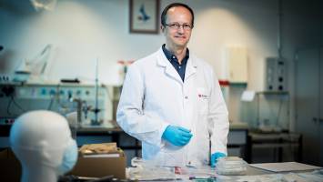 Titular professorship for Ren� Rossi