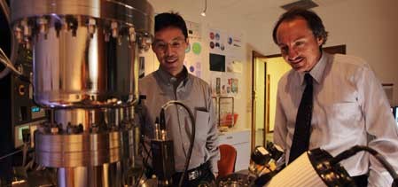 Spintronics researchers Simon Ringer (right) and Rongkun Zheng.