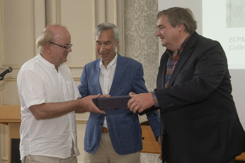 Handing over the book - (from left) Ralph Kauz,   Thomas van Gulik and Aarnout H