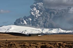 Volcano's danger to airliners is hard to assess, Stanford expert says
