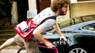 Robin on his bike in Tokyo with Safecast on his bag