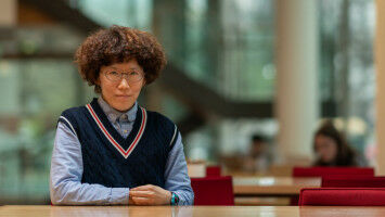 Women in high-status positions not trusted by colleagues