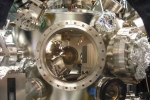 Observed live with x-ray laser: electricity controls magnetism